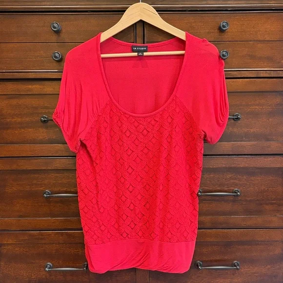 I.N. Studio Women's Red Scoop Neck Textured Top Blouse Size Large EUC Casual - Picture 1 of 10